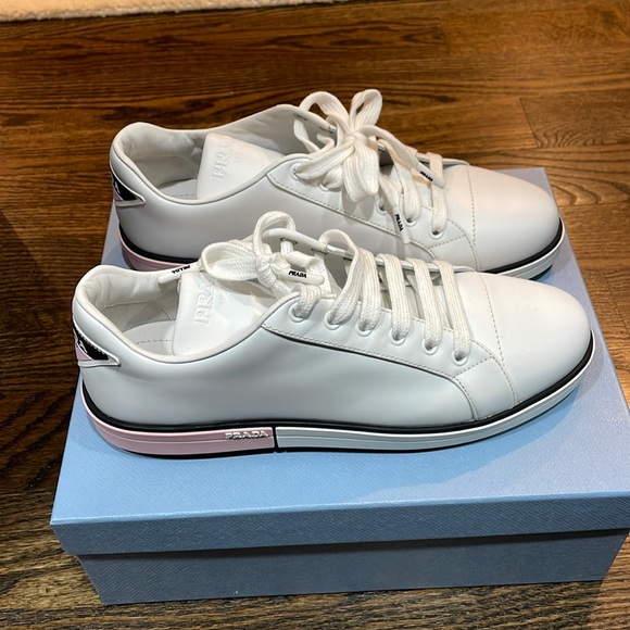 NIB: Prada Low top Leather Sneakers Size 40 - Picture 1 of 11